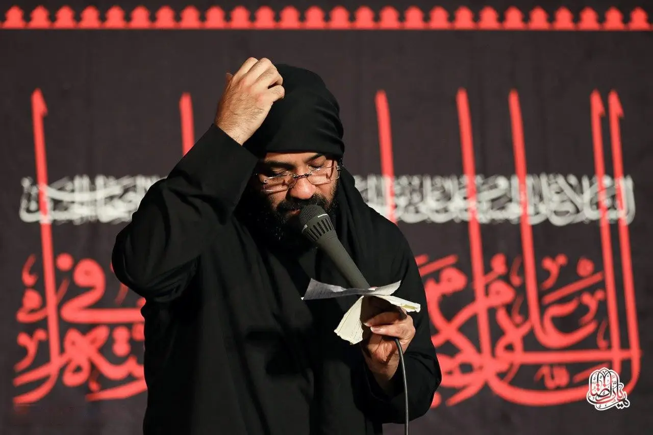 کاور من وسط دو بارگاه