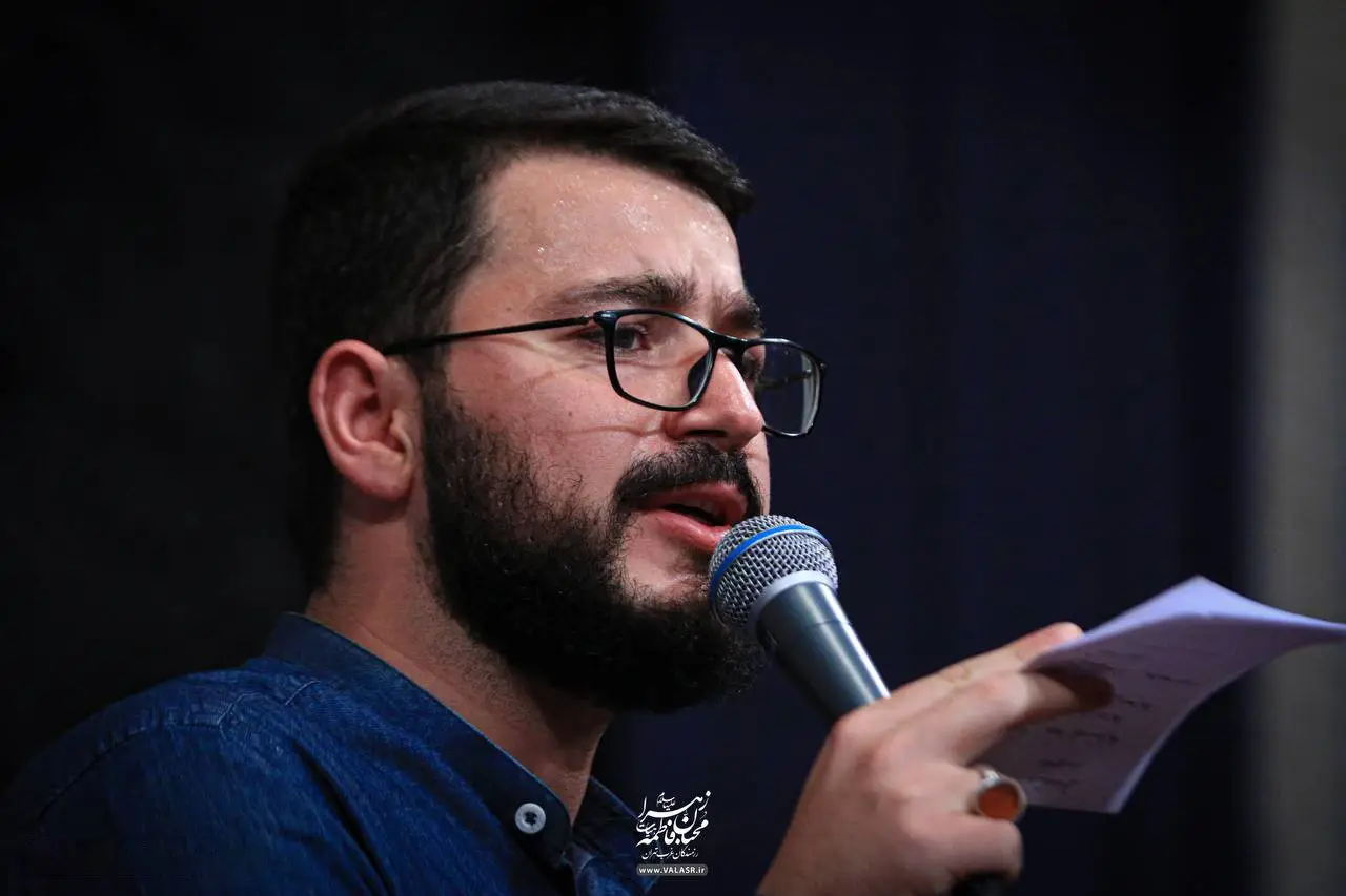 کاور زنجیر کوچیک بچگی‌هامو هنوز دارم - سید محمدرضا نوشه ور