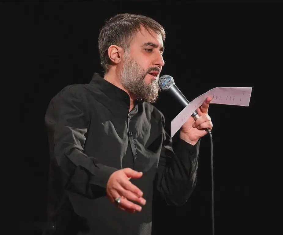 کاور نماهنگ دنیا محل گذره - محمدحسین پویانفر