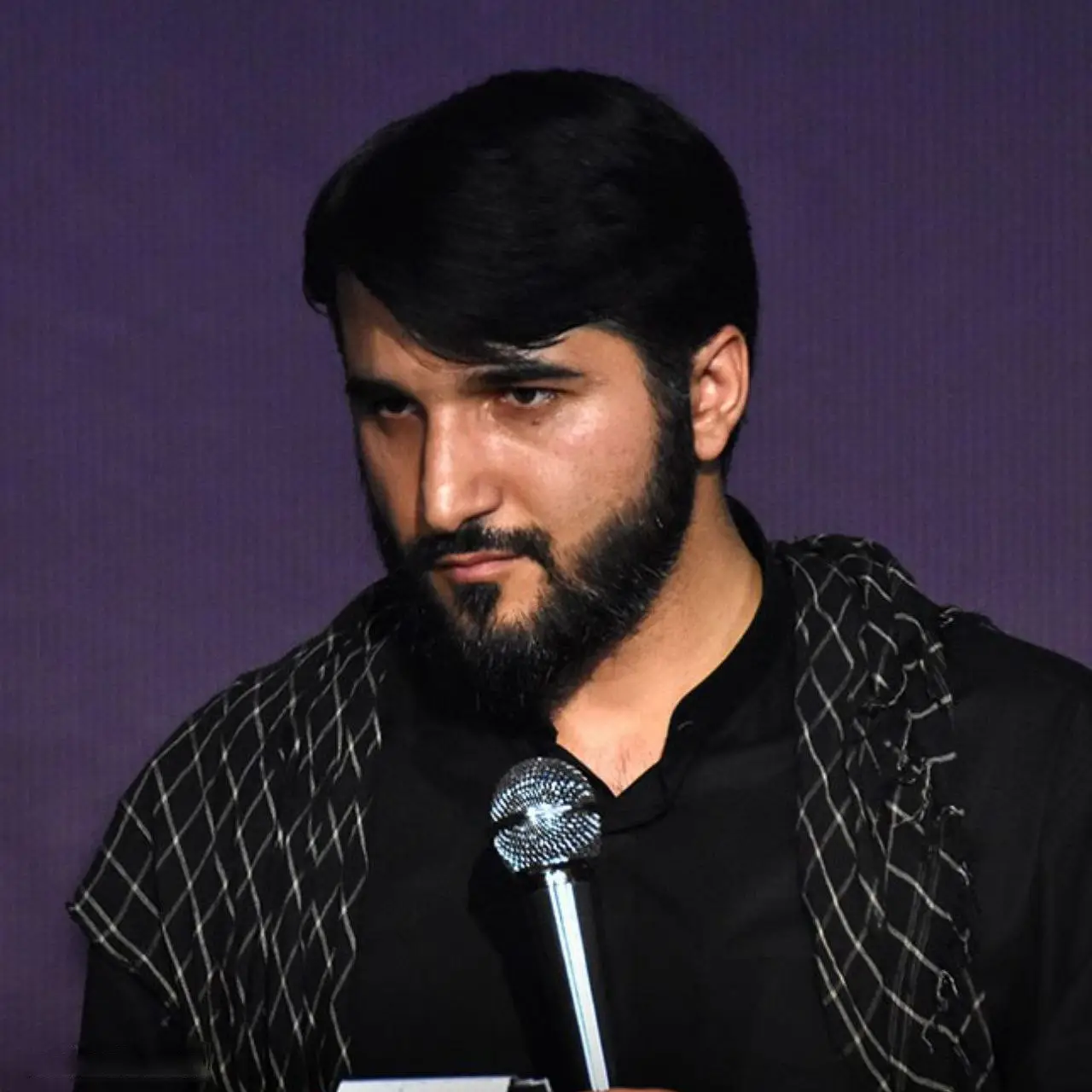 کاور هر زمان قافله‌ی عشق به راه افتاده