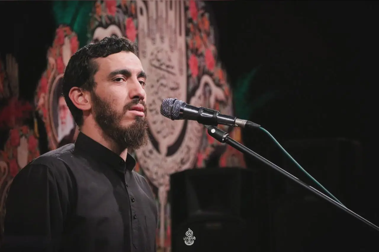 کاور به نام نامی حیدر علم برمی‌داریم