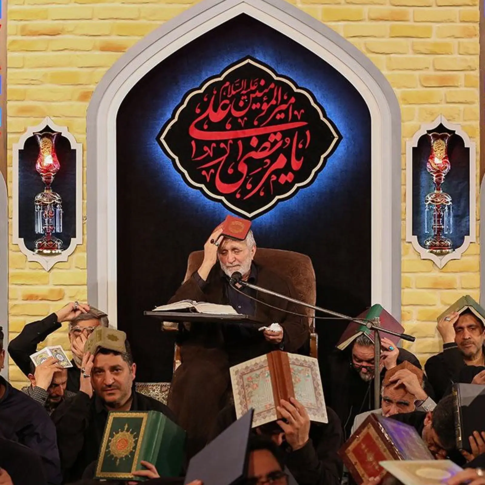 Cover: Reciting prayers on the 23rd night of the holy month of Ramadan by Mansour Arzi - Mansur arzi